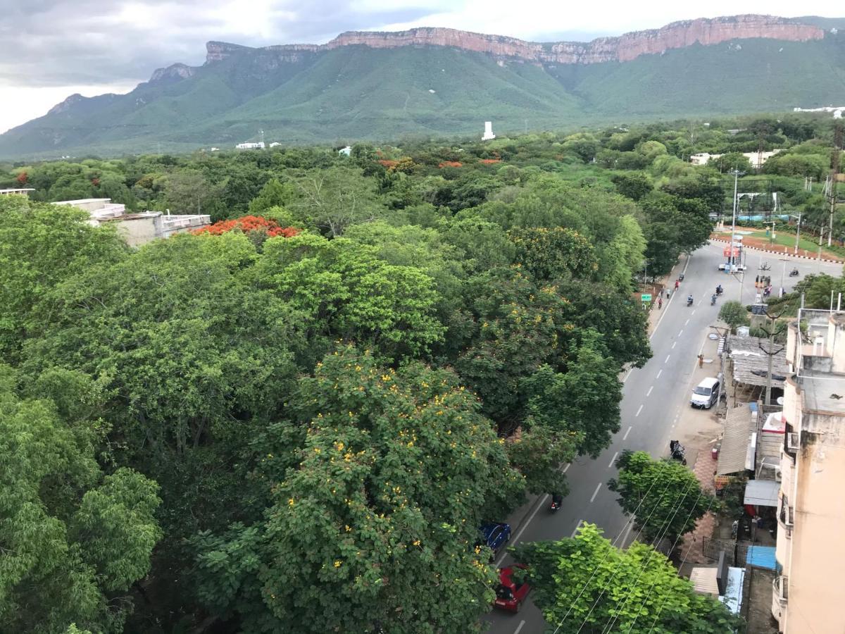 Sri Balaji Residency Appartamento Tirupati Esterno foto