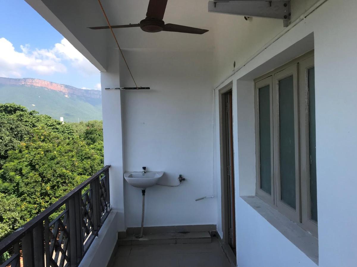 Sri Balaji Residency Appartamento Tirupati Esterno foto