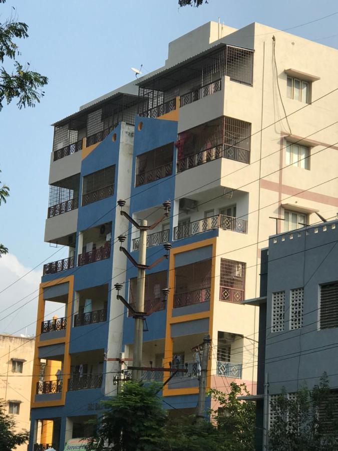 Sri Balaji Residency Appartamento Tirupati Esterno foto